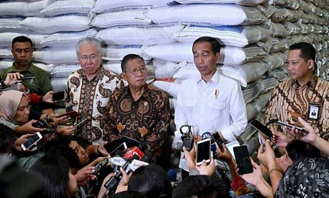 Beras Menumpuk, Manejemen Bulog Amburadul