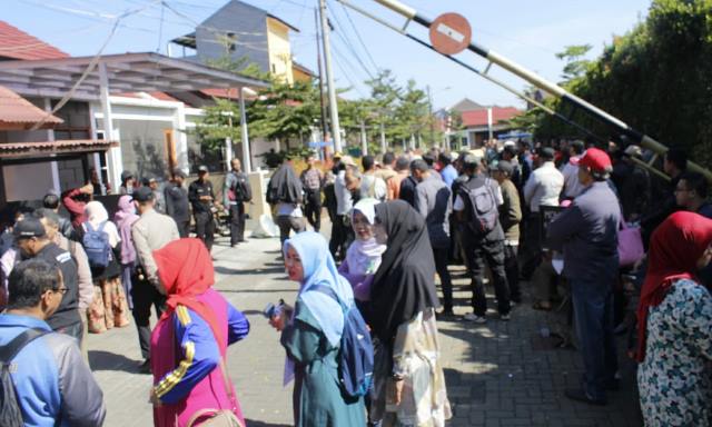 Korban Investasi Bodong Gerudug Kediaman Pemilik Koperasi Korban Investasi Bodong Gerudug Kediaman Pemilik Koperasi