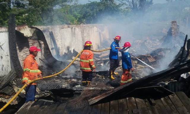 Gudang Rongsokan di Padalarang Ludes Terbakar