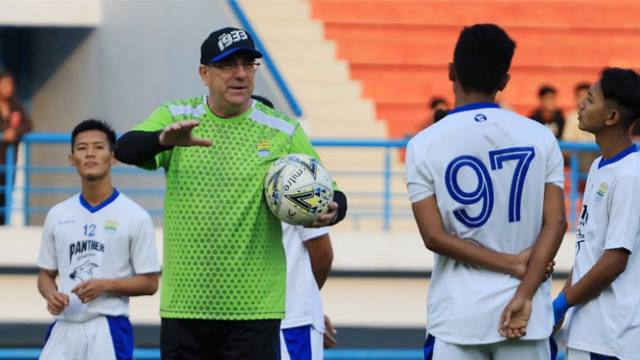 Robert Alberts Minta Bobotoh Hadir di Stadion