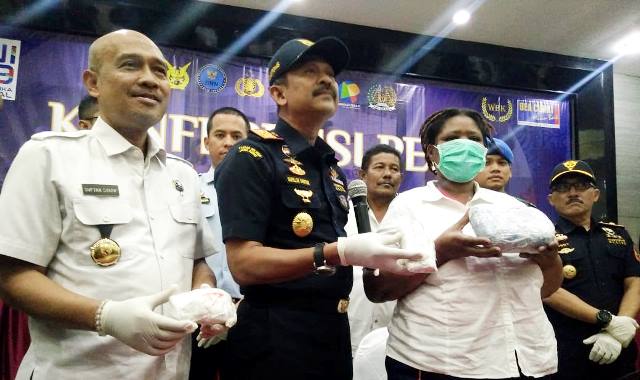 Nekat, WNA Afrika Selatan Sembunyikan Narkoba di Pakaian Dalam