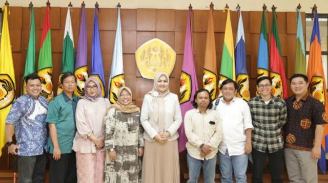 Unpad dan Walhi Jabar Bersinergi Untuk Penyelesaian Citarum Unpad dan Walhi Jabar Bersinergi Untuk Penyelesaian Citarum
