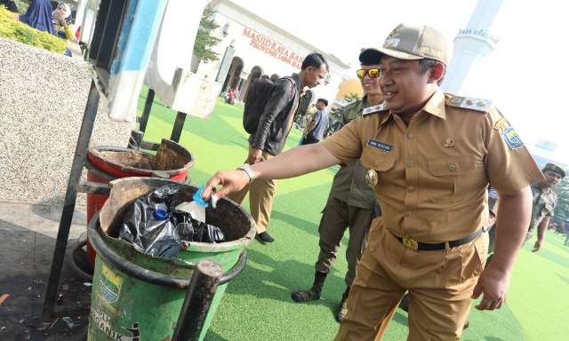 Yana Minta Warga Jaga Kebersihan Pusat Kota