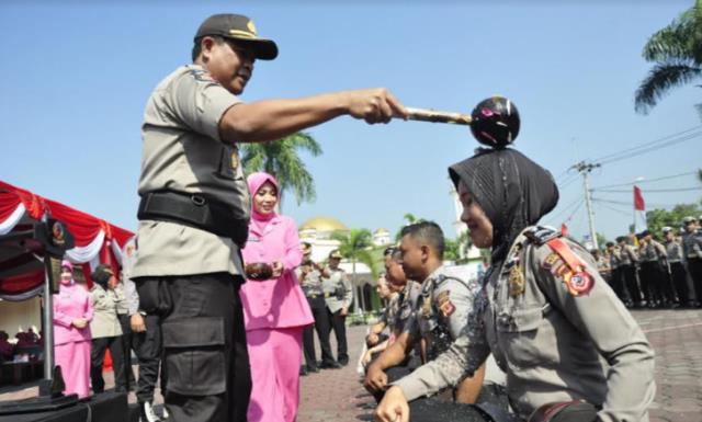 Ratusan Personel Polres Bandung Mendapat Kenaikan Pangkat Ratusan Personel Polres Bandung Mendapat Kenaikan Pangkat