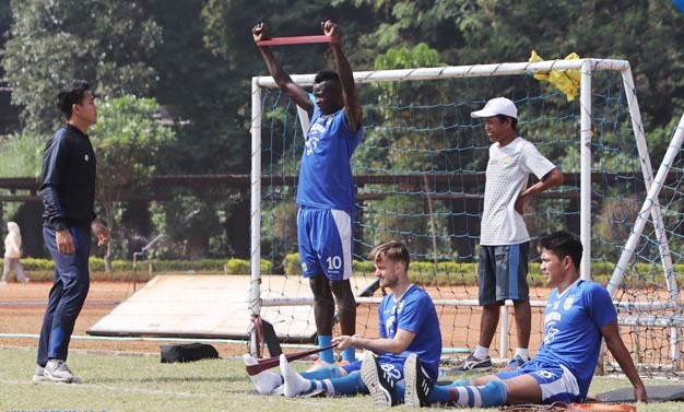 Rene dan Eze Kembali Tempur