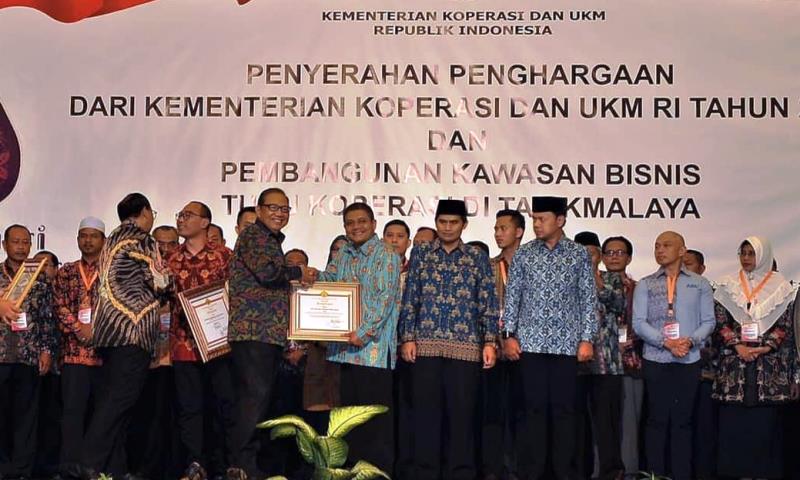 16 Tokoh Jabar Raih Penghargaan Harkopnas 16 Tokoh Jabar Raih Penghargaan Harkopnas