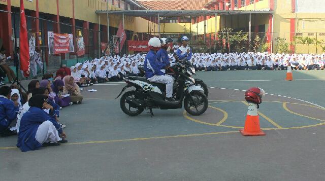 Gelar Edukasi Safety Riding bertema #Cari_Aman Demi Kecerdasan Bangsa bersama Honda