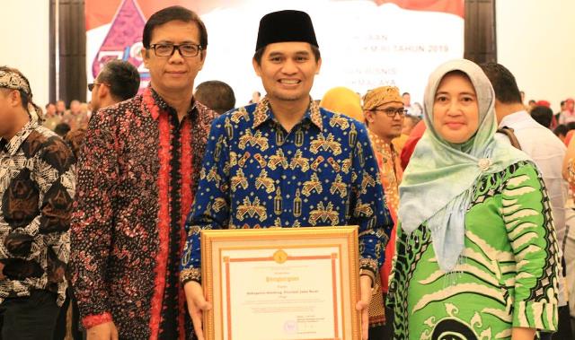 Sukses Kembangkan Koperasi Sukses Kembangkan Koperasi