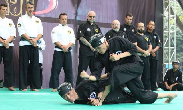 Wali Kota Berkomitmen untuk Melestarikan Pencak Silat Wali Kota Berkomitmen untuk Melestarikan Pencak Silat
