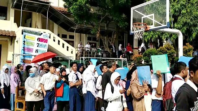 PPDB Tingkat SMP di Padalarang Membeludak PPDB Tingkat SMP di Padalarang Membeludak