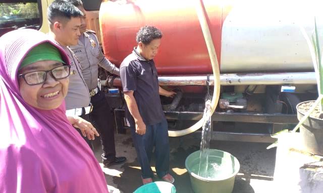 Kekeringan, Polres Distribusikan Bantuan Air Bersih