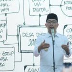 Gubernur Bagikan Android untuk Ketua RW