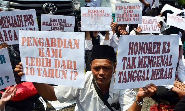 Guru Honorer Sesalkan Gaji yang Masih Minim