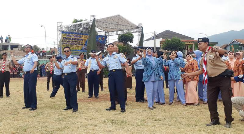 TNI AU Gelar Karya Bakti untuk Masyarakat TNI AU Gelar Karya Bakti untuk Masyarakat