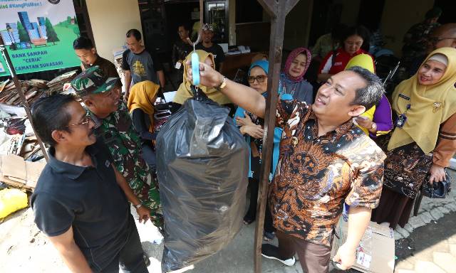 Omset Bank Sampah di Tingkat Kecamatan Mencapai Jutaan Rupiah
