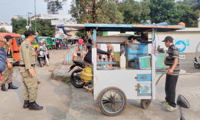 Kebutuhan Ekonomi Jadi Alasan PKL Masih Berjualan
