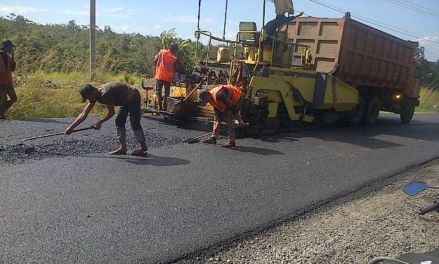 Anggarkan Rp 5,3 M untuk Perbaikan Jalan di Desa Bojongkoneng