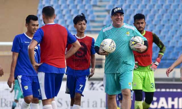 Penerbangan Dipindah Jadwal Persib Amburadul Penerbangan Dipindah Jadwal Persib Amburadul