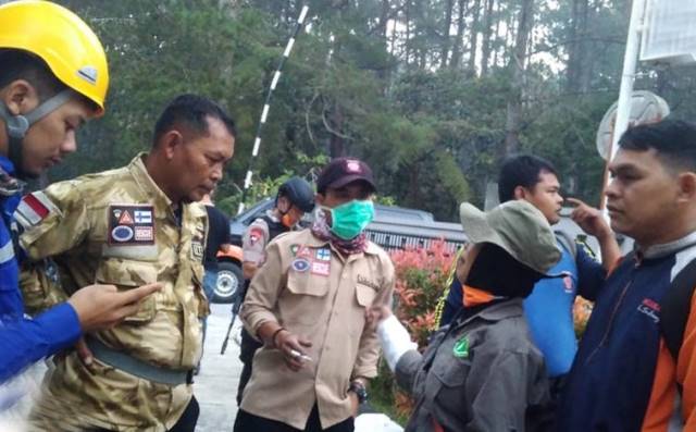 30 Tagana Bantu Evakuasi Warga Pengunjung Tangkuban Parahu