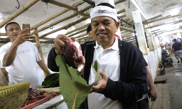 Daun Jati Jadi Alternatif Terbaik Pembungkus Daging Kurban