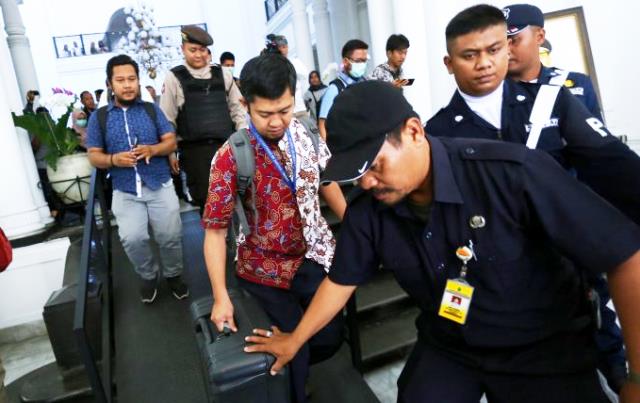 KPK Sita Dua Koper KPK Sita Dua Koper