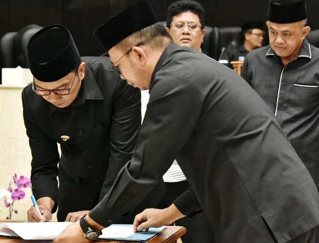 Gubernur Jabar Tandatangani KUA-PPAS Perubahan APBD 2019 dan KUA-PPAS APBD 2020