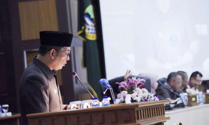 Gubernur Sampaikan Nota Pengantar Raperda Perubahan APBD TA 2019