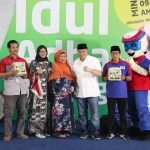 TIKI dan JNE Bagikan Daging Hewan Kurban untuk Ribuan Orang