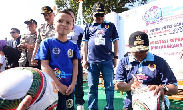Menanamkan Nilai-nilai Kebaikan kepada Generasi Muda Lewat Sepak Bola