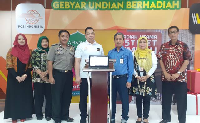 15 Pelanggan PT POS Indonesia Dihadiahi Umrah