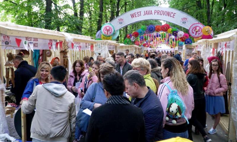 Payung Geulis Tasikmalaya Laris Manis di Moskow