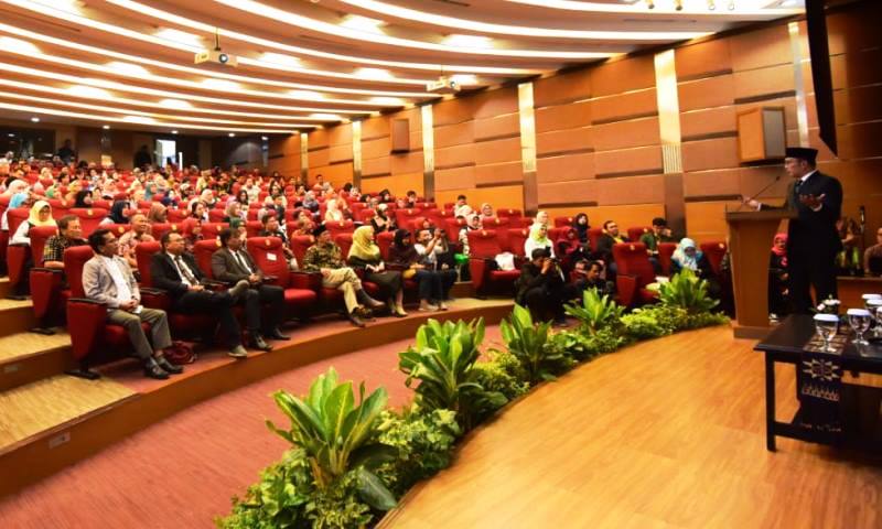 Ridwan Kamil: Pemerintah dan Akademisi Berperan Bentuk Kedewasaan Masyarakat dalam Berkomunikasi Ridwan Kamil: Pemerintah dan Akademisi Berperan Bentuk Kedewasaan Masyarakat dalam Berkomunikasi