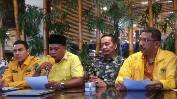 Ketum Golkar Dimosi Tidak Percaya Ketum Golkar Dimosi Tidak Percaya