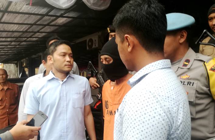 Sopir Proyek KCIC Terciduk Bongkar Konter HP