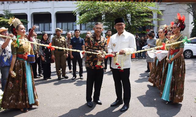 Ridwan Kamil Siap Promosikan Teh Jabar ke Dunia