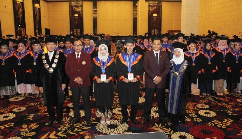 Universitas Bhakti Kencana Mewisuda 156 Lulusan
