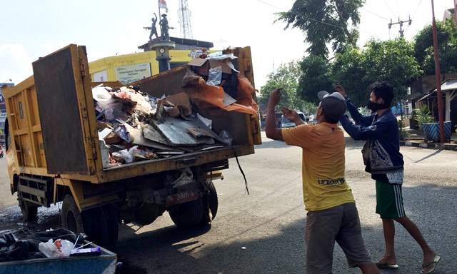 Lintas Komunitas KBB, Edukasi Warga Soal Sampah