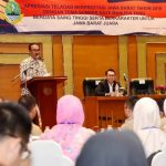 Pemdaprov Jabar Beri Penghargaan kepada Para Teladan