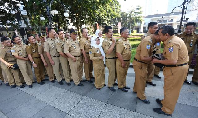 ASN Bekerja di Rumah Jadi Polemik ASN Bekerja di Rumah Jadi Polemik