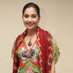 Ayu Azhari Laris Jual Pakaian di Swedia