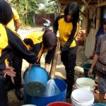 Rayakan Hari Jadi, Polwan Bagikan 10 Ribu Liter Air Bersih
