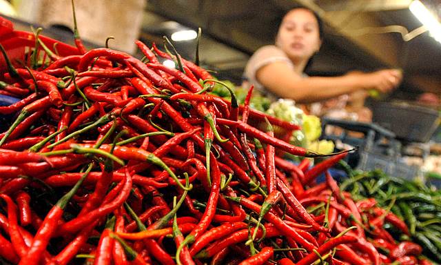 Pedagang Kesal dengan Harga Cabai yang Meroket 