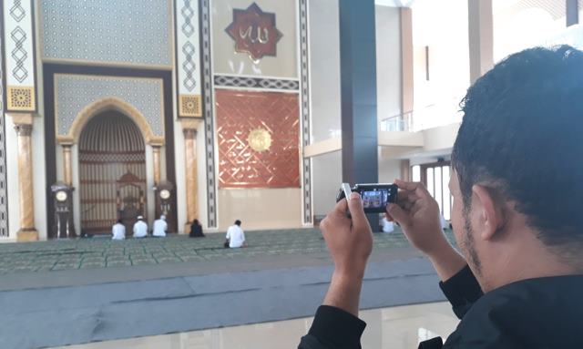 Keramik pada Dinding Masjid Ambruk