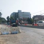 Siapa Penutup Sebagian Ruas Jalan Baros?