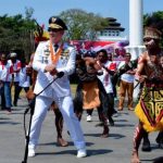 Gubernur Jabar Menari Sajojo Bersama Warga Papua di HUT ke-74 RI