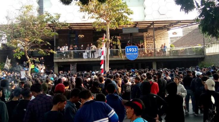 Bobotoh Layangkan Lima Tuntutan