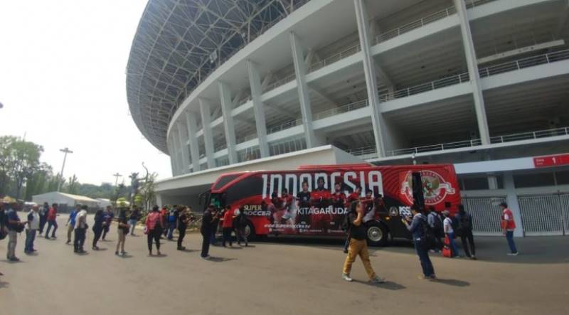 Balap Mobil di Stadion GBK