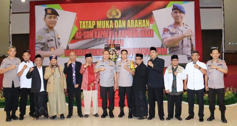 Bekerja Ikhlas, Bhayangkara jangan Takut dalam Melayani Masyarakat Bekerja Ikhlas, Bhayangkara jangan Takut dalam Melayani Masyarakat