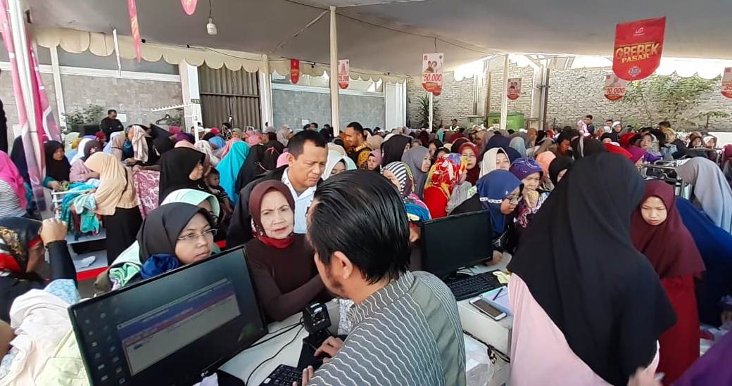 Gila, Grebek Pasar Kerudung Rabbani Dibanderol Rp 10 Ribu!