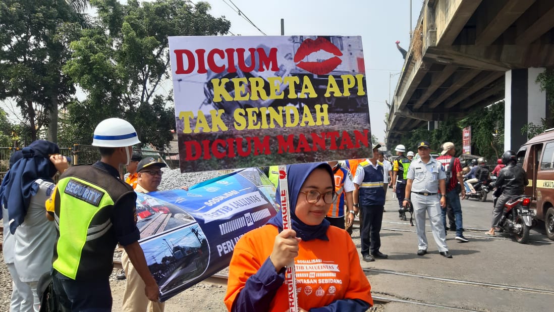 Tingkatkan Keselamatan, KAI Lakukan Sosialisasi di Perlintasan Sebidang